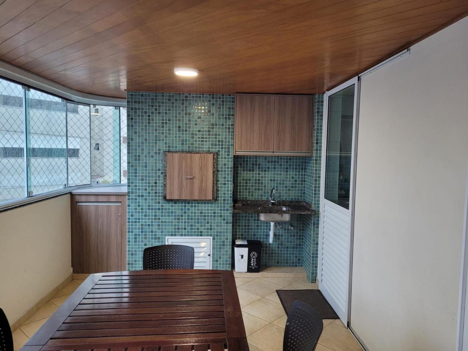 Diferenciado - 210m Privativos, Terraco - Cervejeira - 3 Quartos - 2 Banheiros Apartamento